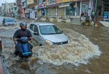 दिल्ली में भारी बारिश, खराब मौसम के कारण विमान परिचालन में देरी