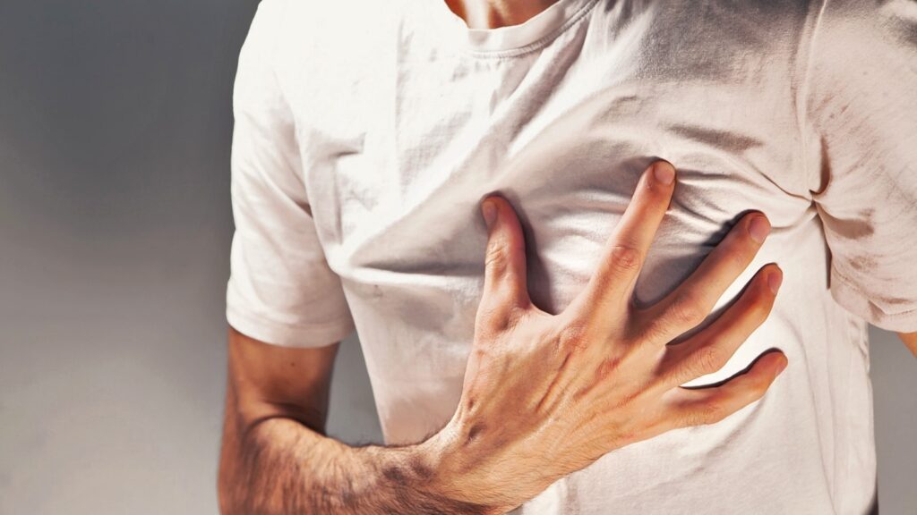 Cardiologist explains 10 signs of heart disease you ignore but should not: Irregular heartbeat, swollen feet, jaw pain | Health