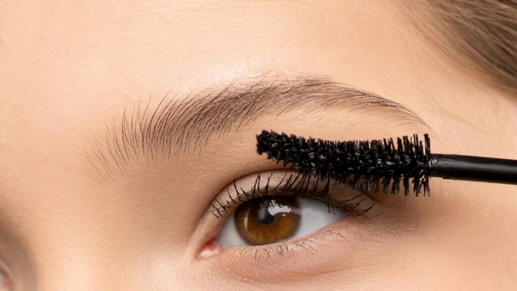How to apply mascara like a pro: A step-by-step guide to help you flaunt fuller lashes | Fashion Trends