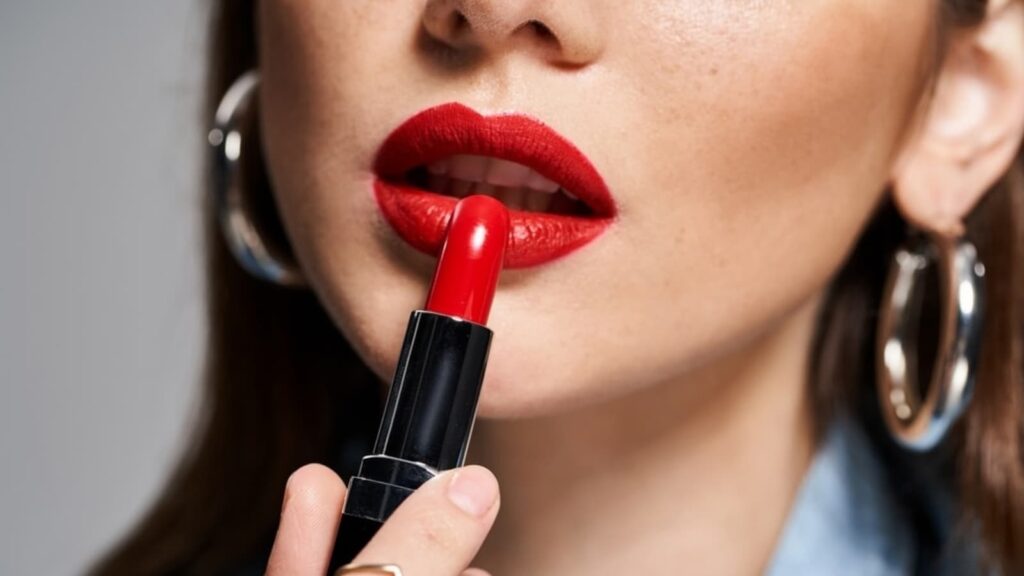 How to make your lipstick last longer? Here are some tips and tricks to make it last all day long | Fashion Trends