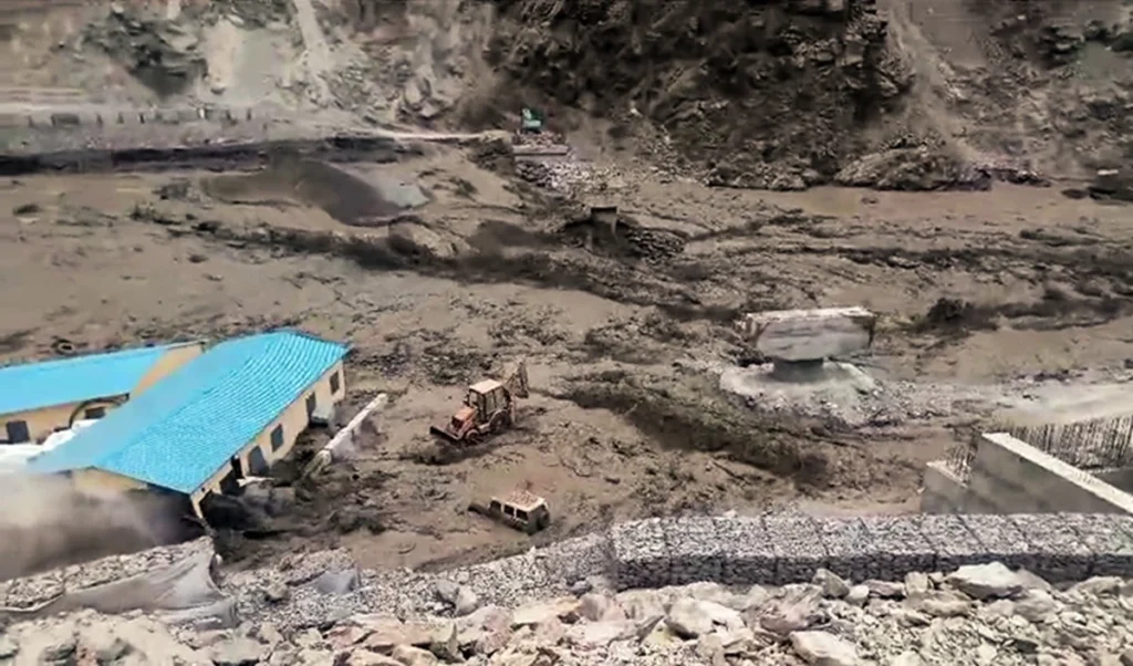 Kishtwar Cloudburst: किश्तवाड़ में बादल फटने से 60 लोगों की मौत, 100 से ज़्यादा घायल, बचे लोगों ने बताई भयावह कहानी