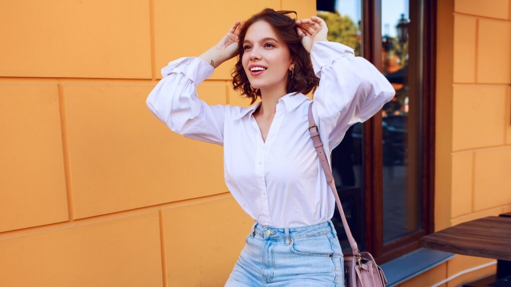 The ultimate shirt guide: 7 fashion tricks everyone should know; tuck it, roll it or button it up | Fashion Trends