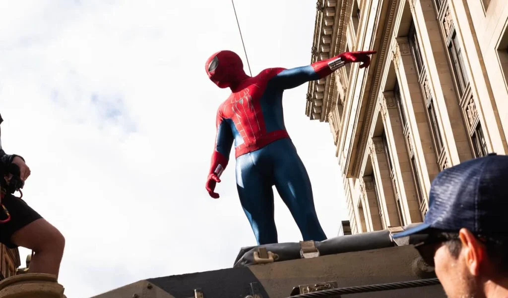 Tom Holland ने स्पाइडर-मैन सूट में किया फैंस को दीवाना, Brand New Day की शूटिंग शुरू