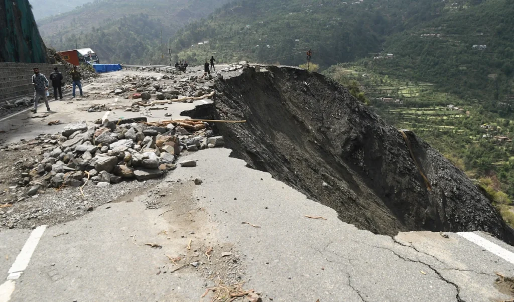 landslide in african country guinea kills 11 injures 10