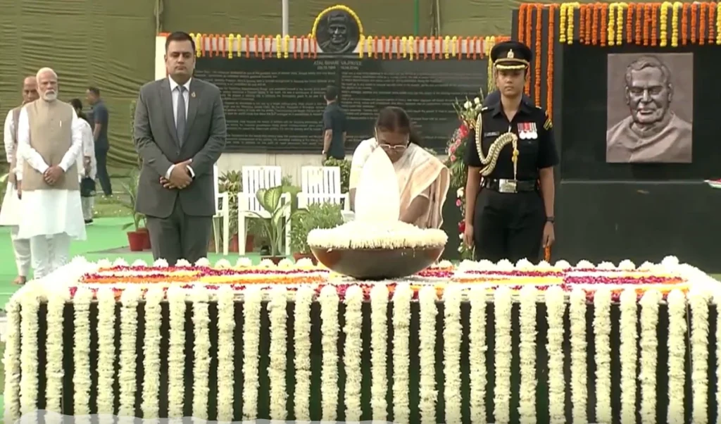 अटल बिहारी वाजपेयी की आज 7वीं पुण्यतिथि, ‘सदैव अटल’ पहुंच राष्ट्रपति और पीएम ने श्रद्धांजलि अर्पित की