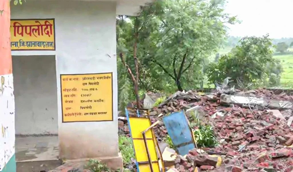 झालावाड़ में स्कूली हादसे से भी नहीं खुलेगी नेताओं की नींद?