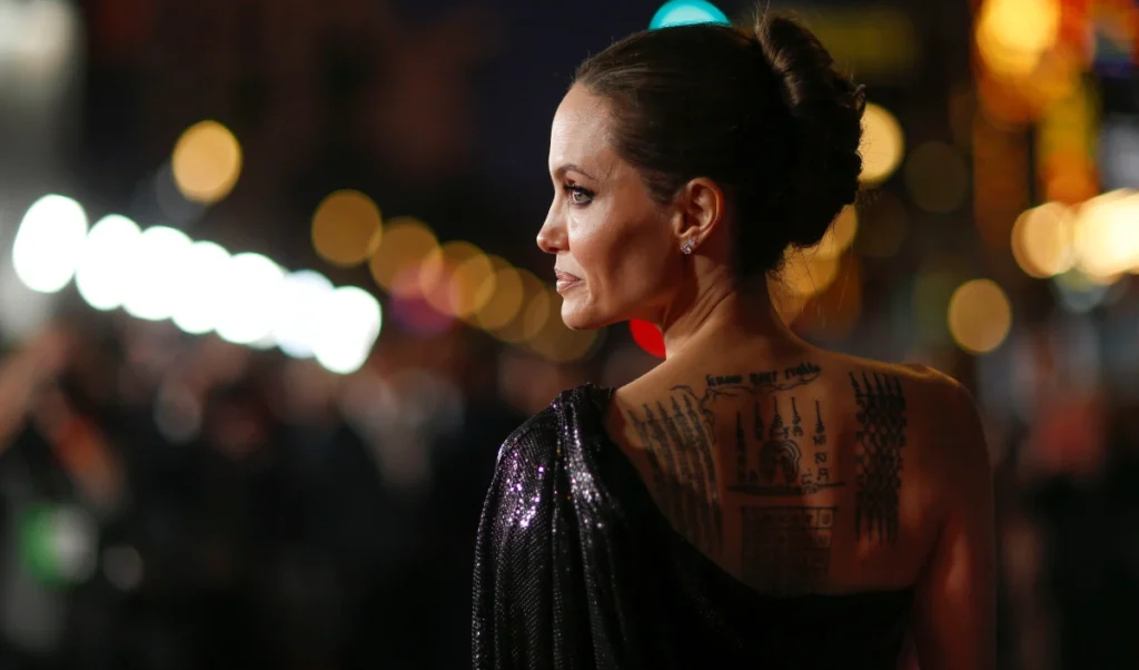 दशकों तक खूबसूरत  दिखने के लिए Angelina Jolie ने करवाया अपना लेज़र ट्रीटमेंट, कहा- कभी भी बेजान नहीं दिखना चाहतीं