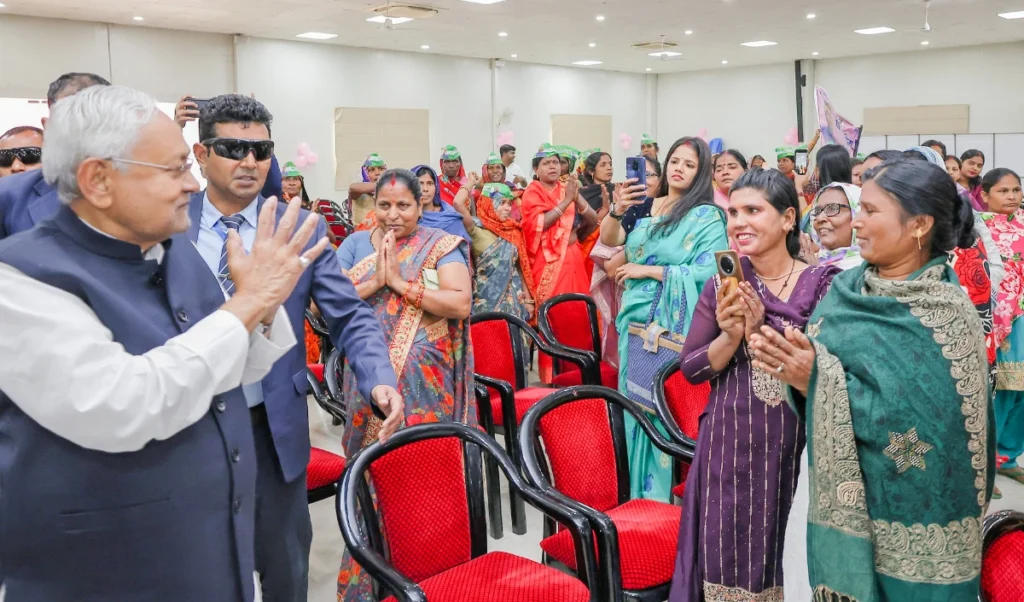 नीतीश के इस एक ऐलान से बदल सकता है बिहार का चुनावी गणित, महिलाओं की तो हो गई बल्ले-बल्ले