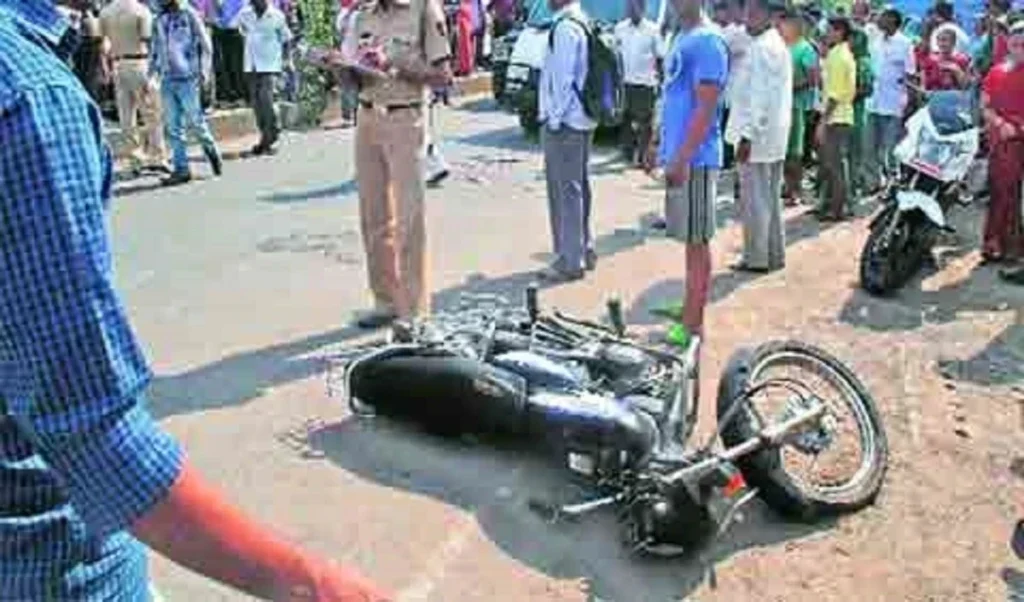 बिहार में शराब ले जा रहे लोगों का पीछा करते समय मोटरसाइकिल फिसलने से होमगार्ड की मौत