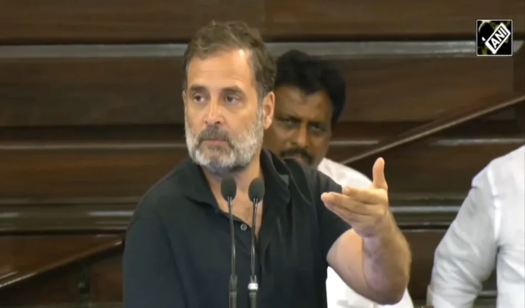 राजा अपनी मर्जी से क‍िसी को हटा देगा…काली टी-शर्ट पहने राहुल गांधी ने 130वें संविधान संशोधन बिल को लेकर साधा निशाना