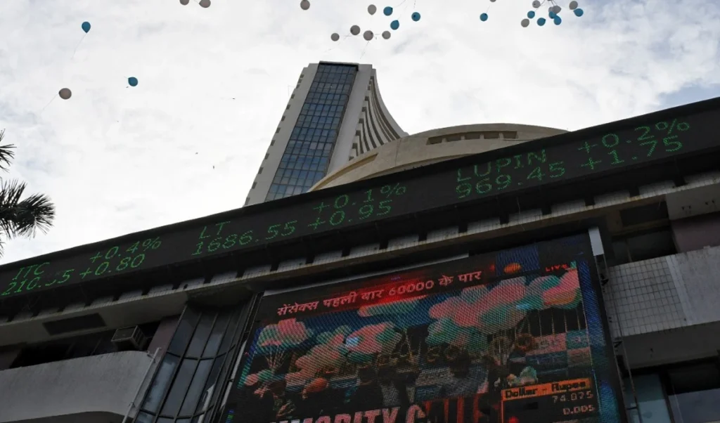 सेंसेक्स,निफ्टी में चार सत्र की तेजी के बाद शुरुआती कारोबार में गिरावट