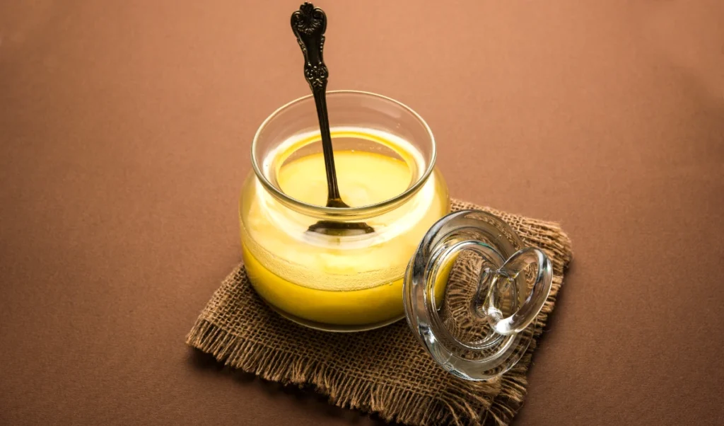 30 की उम्र के बाद महिलाएं दिखेंगी जवान और फिट! बस रोजाना एक चम्मच घी खाने से मिलेंंगे अद्भुत फायदे