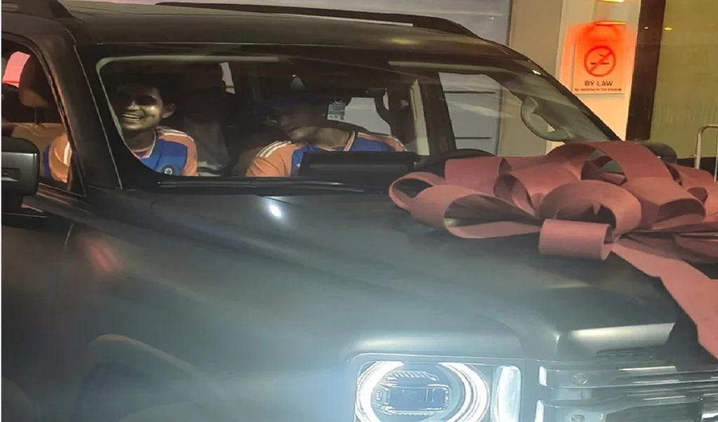 Asia Cup 2025 में Abhishek Sharma को इनाम में मली HAVAL H9 SUV, शुभमन गिल के साथ सेल्फी लेकर किया सेलिब्रेट