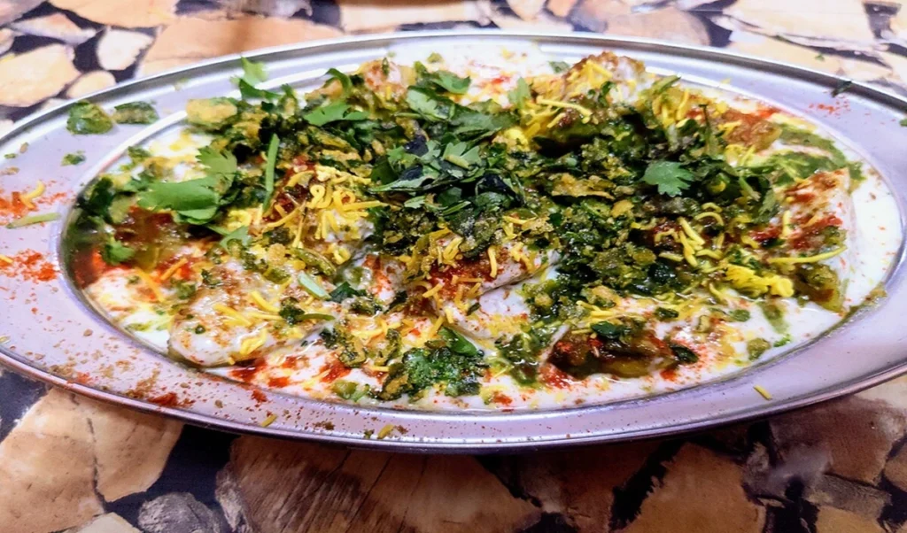 Crispy Bhindi Chaat: मेहमानों को खिलाएं कुछ नया, ये कुरकुरी भिंडी चाट जीत लेगी सबका दिल