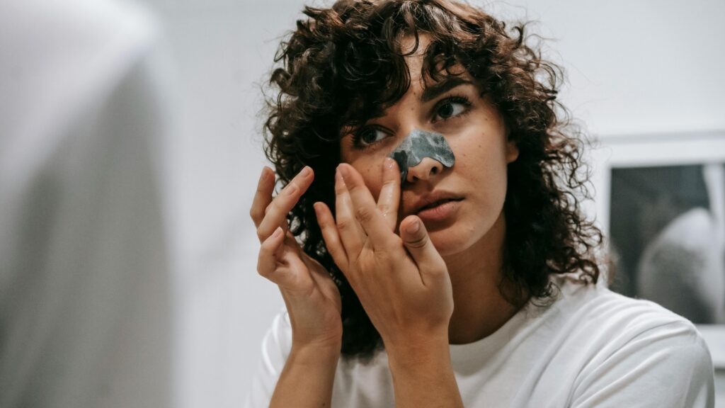 Dermatologist says popping or squeezing blackheads can leave marks, shares how to treat and prevent these spots safely