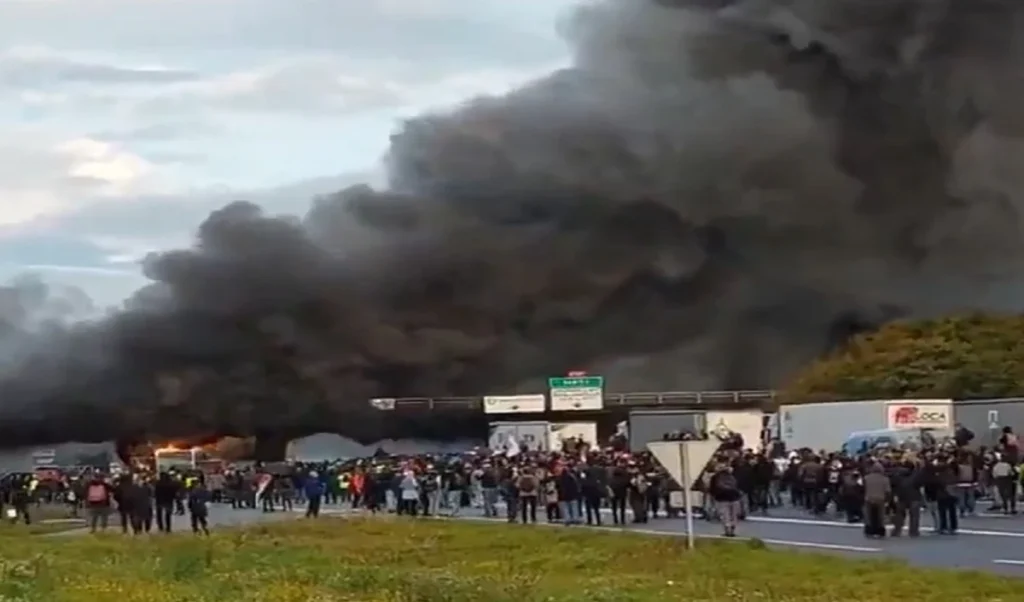 France violence: प्रदर्शनकारियों और पुलिस के बीच झड़प, 200 गिरफ्तार, बसों में लगाई गई आग