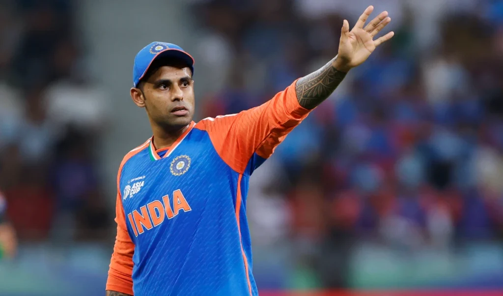 India Refuses To Accept Asia Cup Trophy | भारतीय कप्तान सूर्यकुमार यादव का दिल छू लेने वाला बयान: 'मेरी असली ट्रॉफी मेरे 14 अनमोल साथी खिलाड़ी हैं!'