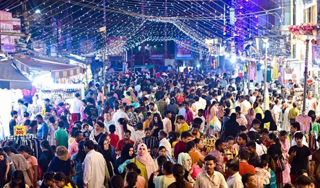 Navratri 2025: दिल्ली के इन बाजारों से करें नवरात्रि में शॉपिंग, सस्ते दाम में मिलेगा जरुरत का सामान