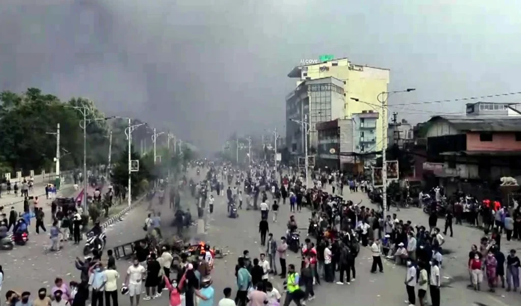 Nepal Protest: यूपी में हाई अलर्ट घोषित, नेपाल से जुड़ी हर सोशल मीडिया पोस्ट की हो रही निगरानी
