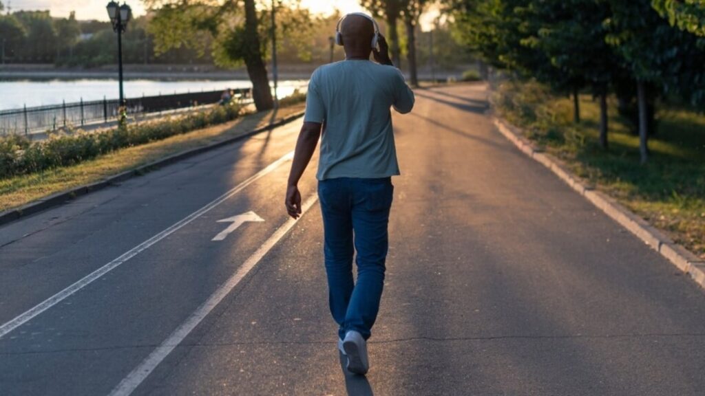 Nutritionist reveals what walking for 10, 30, 40, 60 minutes can do for your health: Fat loss to reduced blood pressure