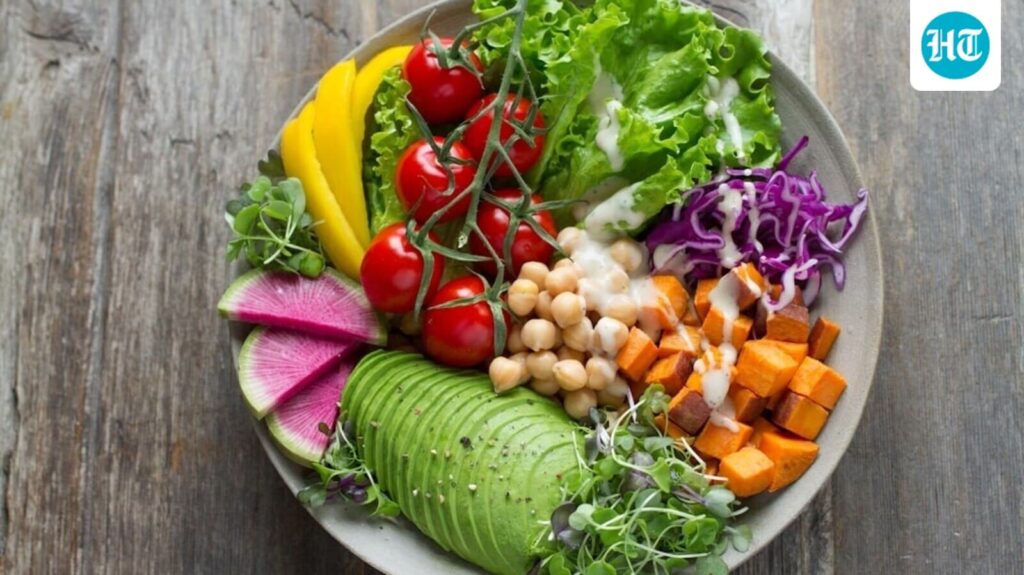 Physiologist shares 3 strategies to naturally lower blood sugar levels quickly: ‘Drinking at least 2 glasses helps…’