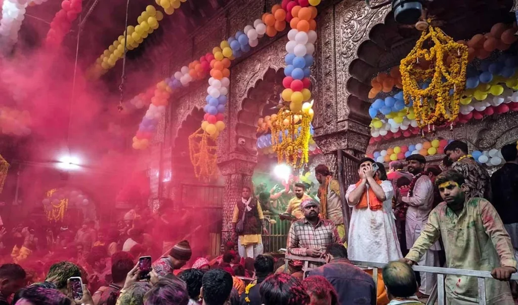 SC पैनल ने वृंदावन के बांके बिहारी मंदिर में VIP दर्शन का सिस्टम किया बंद, यहां जानें बदलाव की पूरी डिटेल