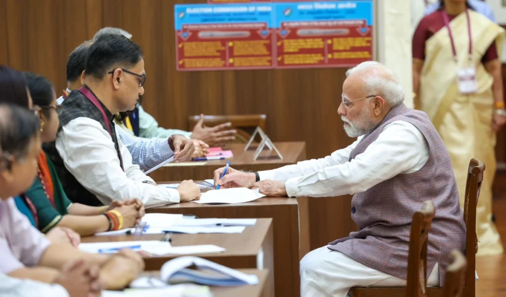 Vice President Election LIVE Updates: राधाकृष्णन-रेड्डी मुकाबले में मतदान शुरू, प्रधानमंत्री मोदी ने डाला पहला वोट