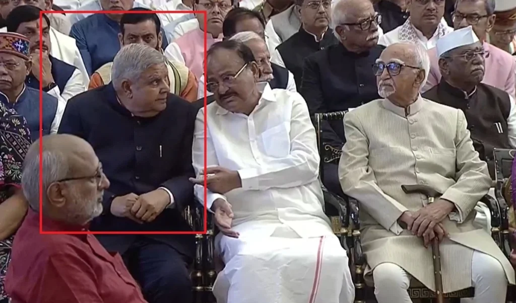 Watch Video | इस्तीफे के बाद Jagdeep Dhankhar की पहली सार्वजनिक हाज़िरी, सियासी गलियारों में फिर हलचल