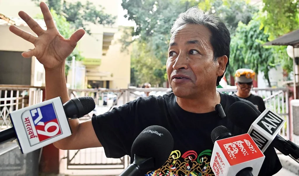 खुद को कानून से ऊपर मानने लगे थे सोनम वांगचुक, दिलचस्प है एक समाजसेवी की आंदोलनजीवी बनने तक की यात्रा