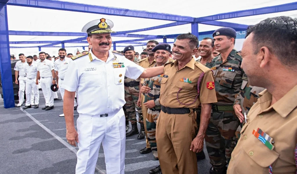 जटिल और चुनौतीपूर्ण होते समुद्री माहौल में वास्तविक समय में जानकारी एकत्र करना जरूरी: नौसेना प्रमुख