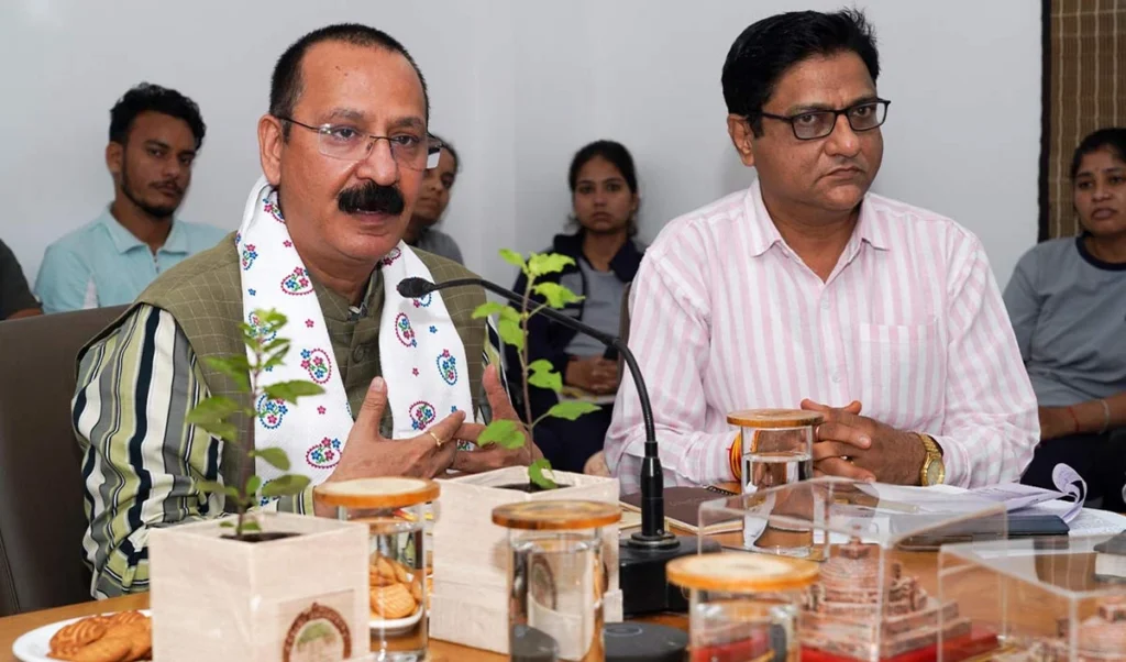 देश को स्थाई विकास की ओर ले जा रहे हैं मोदीः प्रो.संजय द्विवेदी