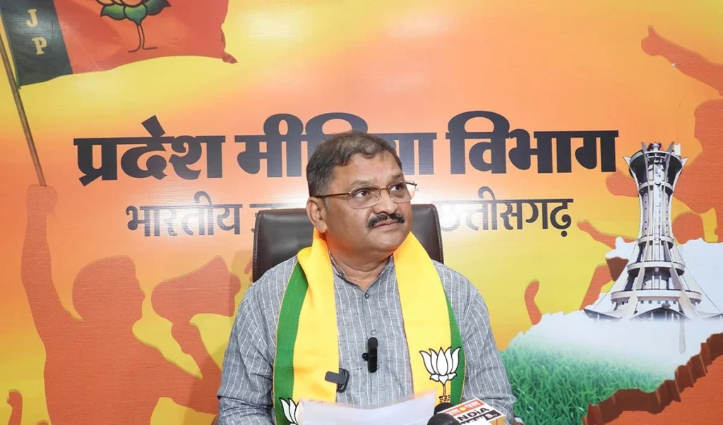 बैज बस्तर के विकास के लिए ब्रिज नहीं, बैरियर हैं: संतोष पांडेय