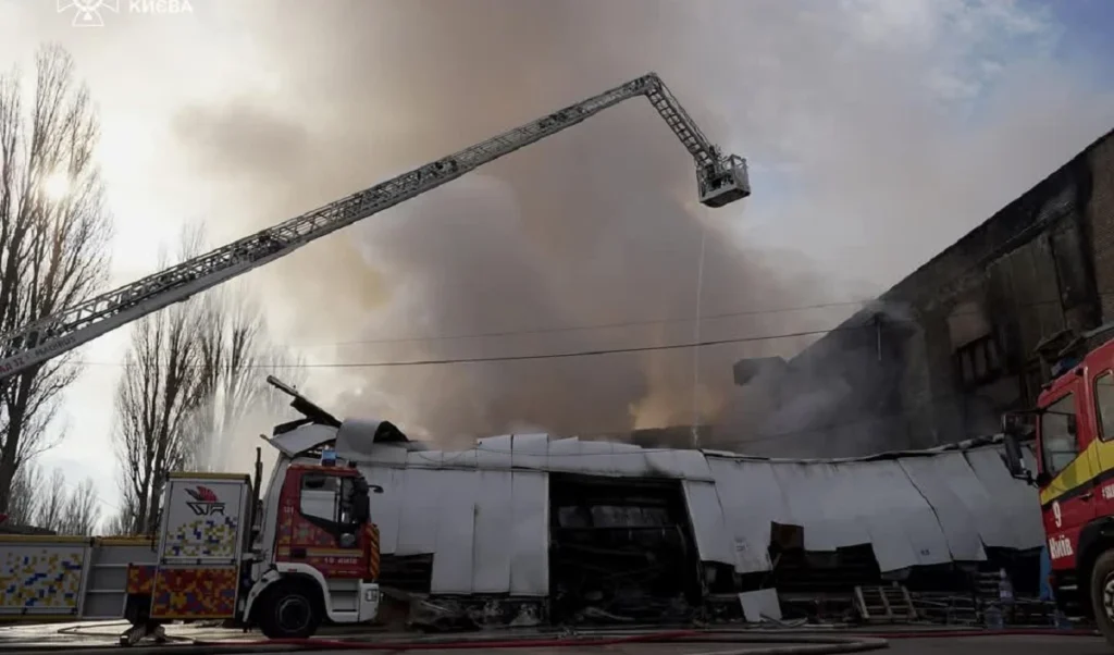 रूस ने यूक्रेन पर किया ड्रोन और मिसाइलों से हमला, कम से कम दो लोगों की मौत