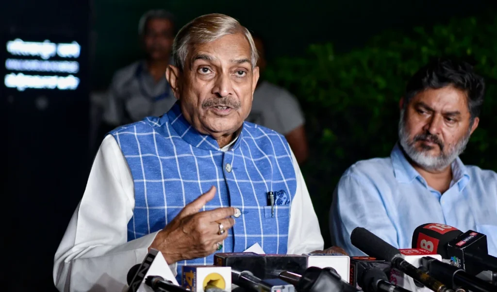 26/11 हमलों पर कांग्रेस-भाजपा में तीखी जुबानी जंग, प्रमोद तिवारी बोले- गुजरात CM कौन था?