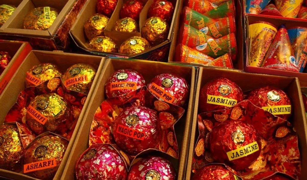 5 साल बाद दिल्ली की दिवाली में लौटेंगे पटाखे? सुप्रीम कोर्ट के संकेत से हलचल तेज 5 साल बाद दिल्ली की दिवाली में लौटेंगे पटाखे? सुप्रीम कोर्ट के संकेत से हलचल तेज