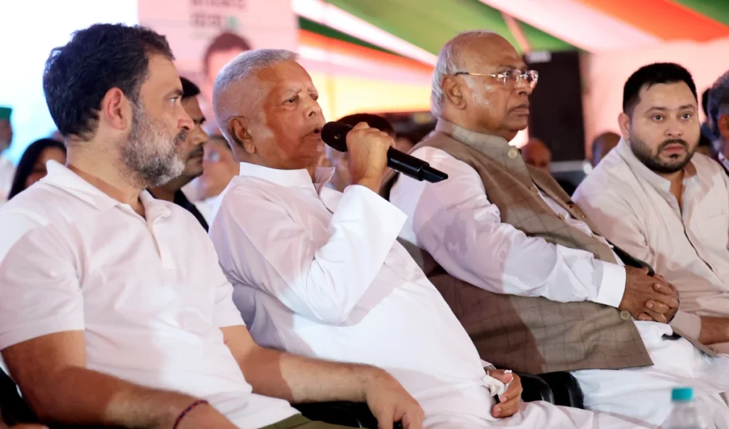 Bihar Assembly Election | बिहार चुनाव से पहले महागठबंधन में सियासी ड्रामा, Lalu Prasad Yadav ने बांटे सिंबल फिर वापस लिए!