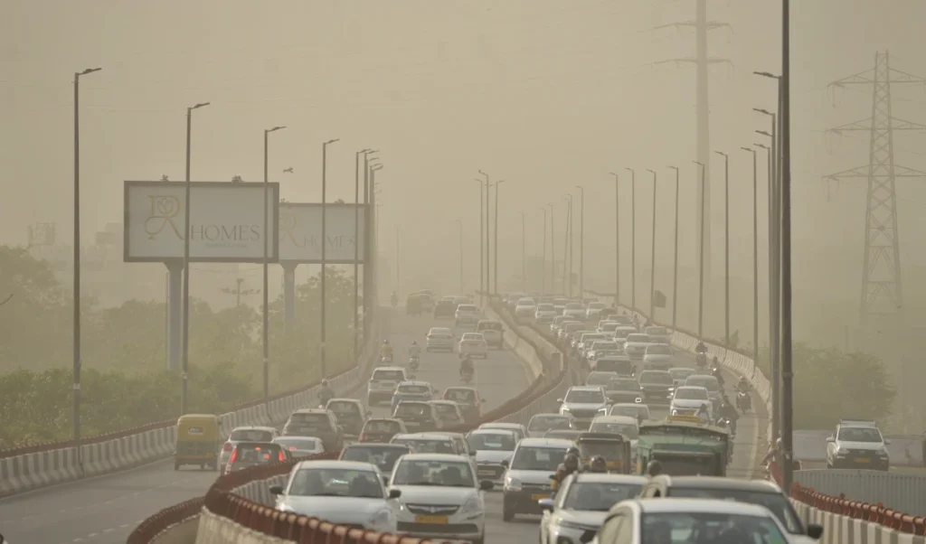 Delhi Pollution | दिल्ली में क्लाउड सीडिंग प्रयोग विफल, हवा और ज़हरीली होकर ‘बेहद खराब’ श्रेणी में पहुँची Delhi Pollution | दिल्ली में क्लाउड सीडिंग प्रयोग विफल, हवा और ज़हरीली होकर ‘बेहद खराब’ श्रेणी में पहुँची