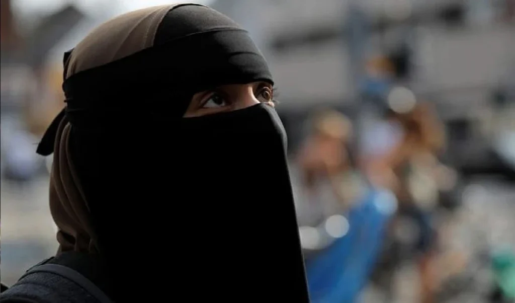 Kerala School Hijab Controversy ने शिक्षा, धर्म और राजनीति के बीच के टकराव को एक बार फिर उजागर कर दिया