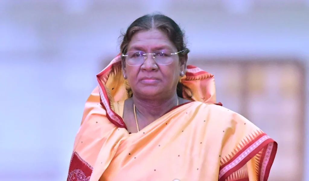 Video | राष्ट्रपति मुर्मू ने राफेल में भरी ऐतिहासिक उड़ान, ऐसा करने वाली पहली भारतीय प्रेसिडेंट बनीं