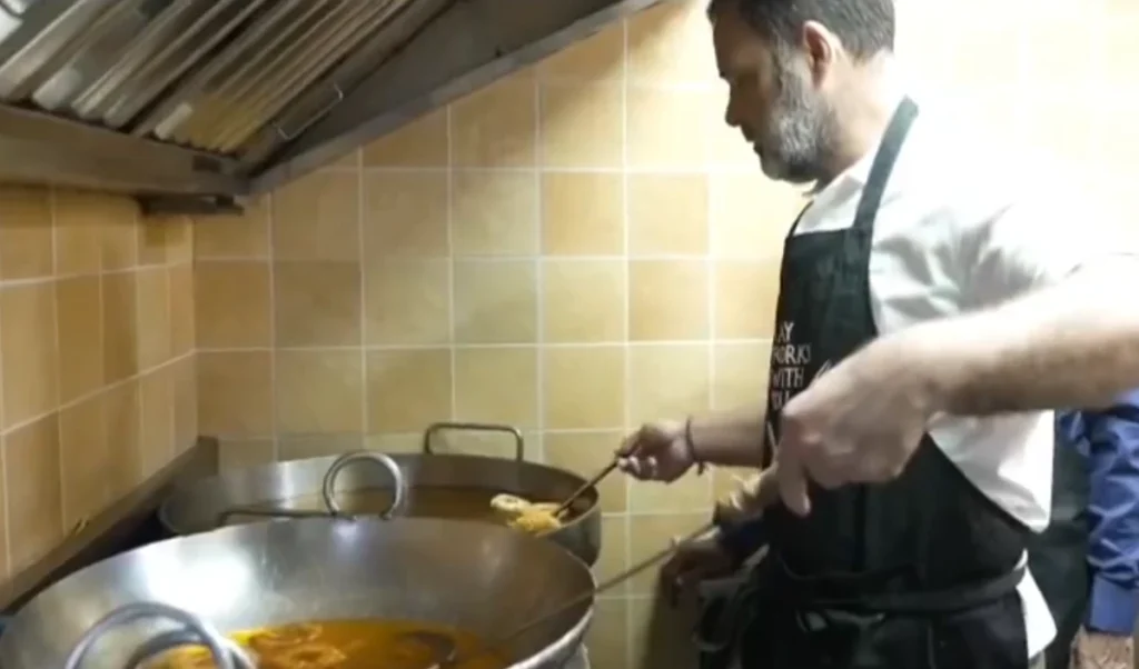 घंटेवाला मिठाई के मालिक की राहुल गांधी से गुहार: जल्दी शादी करो, हमें ऑर्डर चाहिए! देखें Video