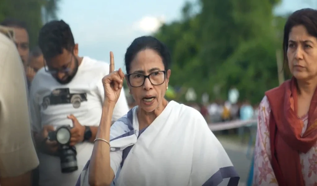 दंगा हो जाएगा…SIR पर ममता की सीधी चेतावनी, चुनाव आयोग को धमकाने पर भड़की बीजेपी दंगा हो जाएगा…SIR पर ममता की सीधी चेतावनी, चुनाव आयोग को धमकाने पर भड़की बीजेपी