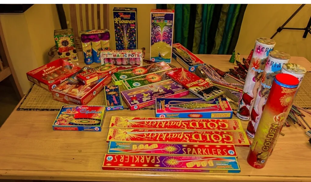 दिल्ली-एनसीआर में गूजेगीं पटाखों की आवाज: सुप्रीम कोर्ट ने ग्रीन पटाखों की अनुमति दी