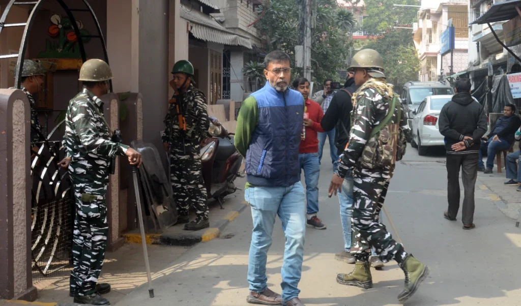 बंगाल में मंत्री सुजीत बोस के घर ED का दूसरी बार छापा, नगर निगम घोटाले में 11 ठिकानों पर जांच का शिकंजा बंगाल में मंत्री सुजीत बोस के घर ED का दूसरी बार छापा, नगर निगम घोटाले में 11 ठिकानों पर जांच का शिकंजा