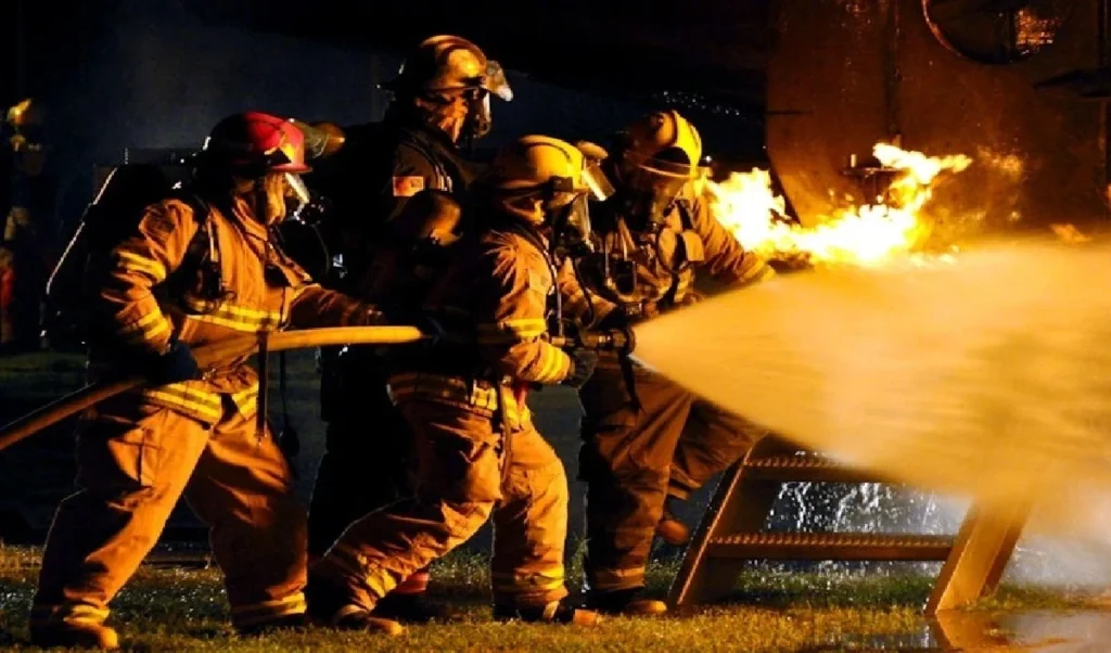 मुंबई के क्रॉफर्ड मार्केट में दुकानों में आग लगी, कोई हताहत नहीं