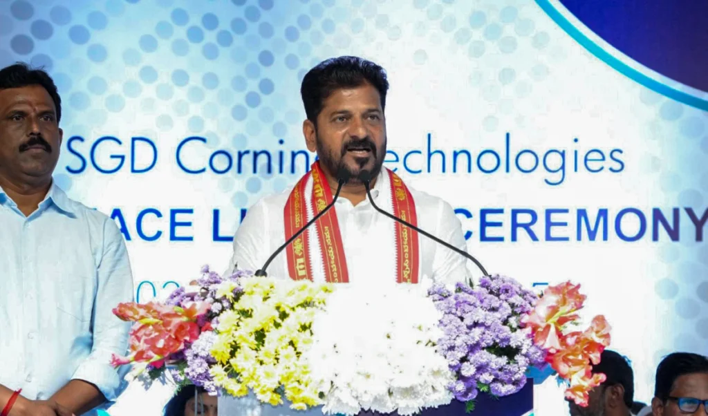 रेवंत रेड्डी का माओवादियों से आग्रह: नक्सलवाद छोड़ राष्ट्र निर्माण में भागीदार बनें रेवंत रेड्डी का माओवादियों से आग्रह: नक्सलवाद छोड़ राष्ट्र निर्माण में भागीदार बनें