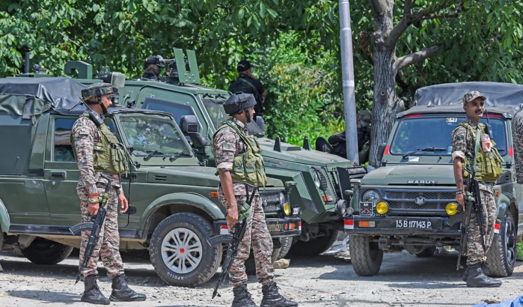 सर्दी से पहले आतंक की बड़ी चाल नाकाम! कुपवाड़ा में सेना ने घुसपैठियों को खदेड़ा, सीमा पर बीएसएफ जवानों की कड़ी निगरानी जारी