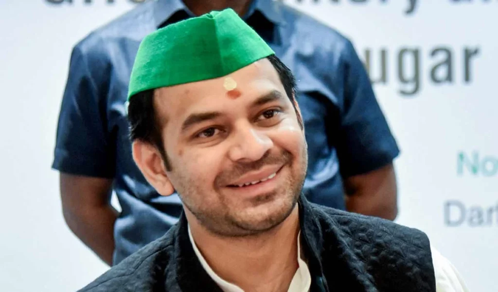 Mahua Assembly Election: महुआ सीट से तेज प्रताप यादव ने दिलचस्प किया मुकाबला, किसकी होगी जीत Mahua Assembly Election: महुआ सीट से तेज प्रताप यादव ने दिलचस्प किया मुकाबला, किसकी होगी जीत