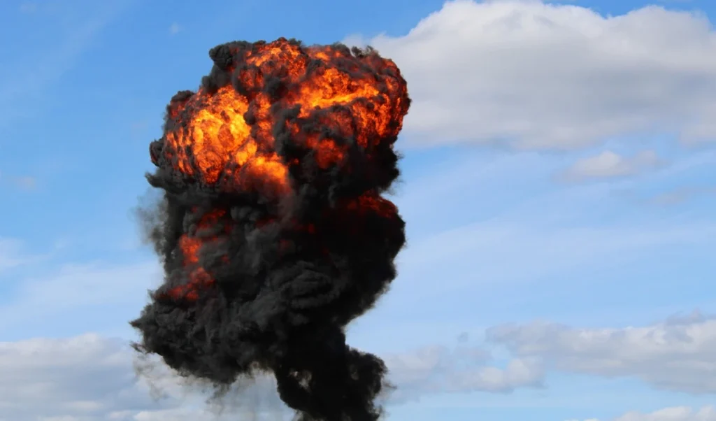 अमेरिका के केंटकी में उड़ान भरते ही मालवाहक विमान क्रैश, 7 लोगों की मौत, 11 घायल