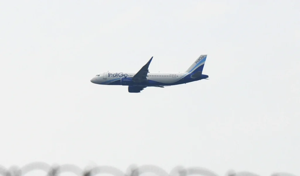 इंडिगो फ्लाइट में बम की धमकी! जेद्दा-हैदराबाद विमान मुंबई डायवर्ट, एयरपोर्ट पर हड़कंप