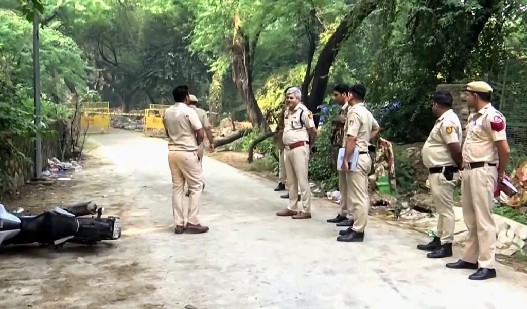 दिल्ली में हिमांशु भाऊ गैंग को झटका! रोहित लांबा पर फायरिंग के दो शूटर गिरफ्तार दिल्ली में हिमांशु भाऊ गैंग को झटका! रोहित लांबा पर फायरिंग के दो शूटर गिरफ्तार